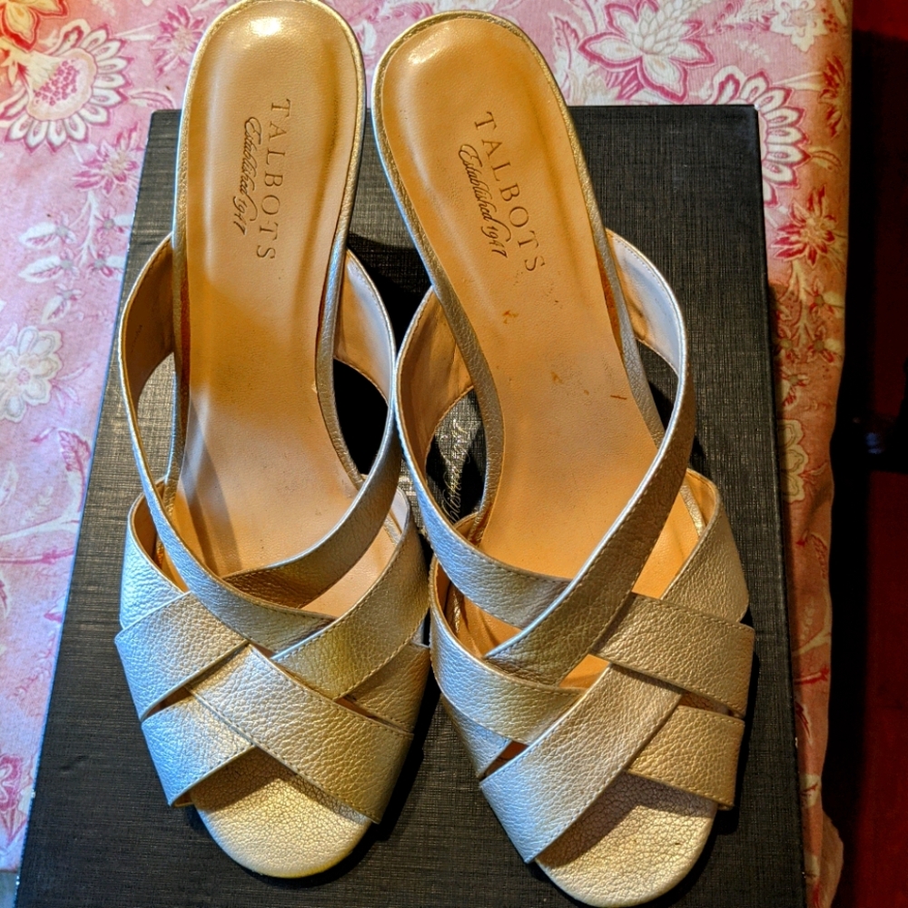 Leather sandals